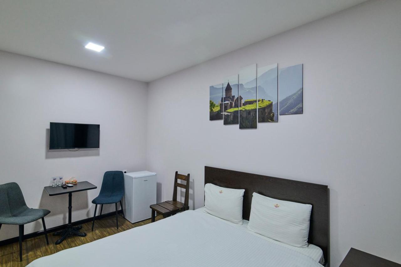 Granada Hotel Yerevan Ngoại thất bức ảnh