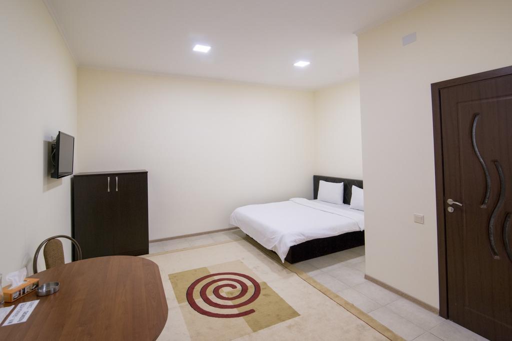 Granada Hotel Yerevan Ngoại thất bức ảnh