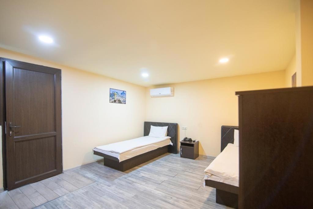 Granada Hotel Yerevan Ngoại thất bức ảnh